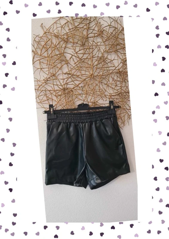 Short en similicuir noir – Chic & moderne - Jamais porté - S, M ou L